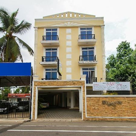 Oyo 126 Reliance Hotel Kolombo Bagian luar foto