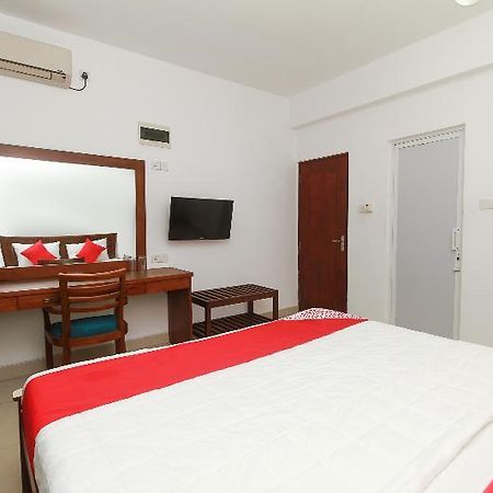 Oyo 126 Reliance Hotel Kolombo Bagian luar foto