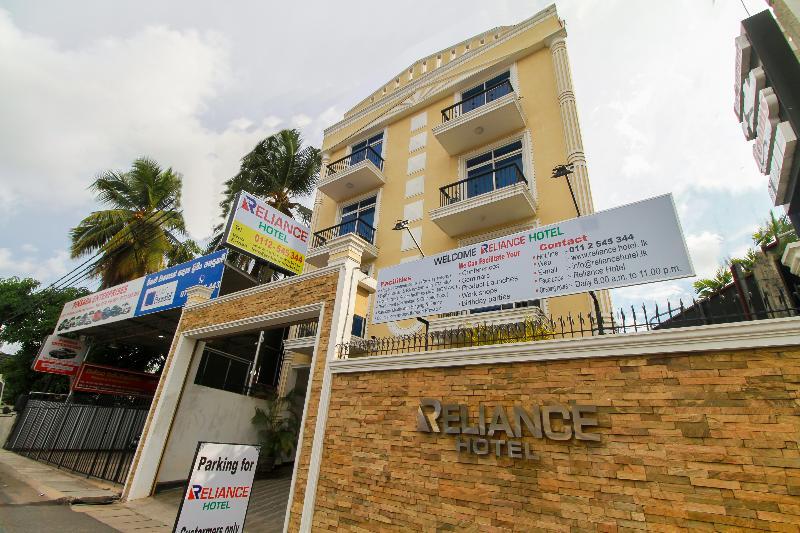 Oyo 126 Reliance Hotel Kolombo Bagian luar foto