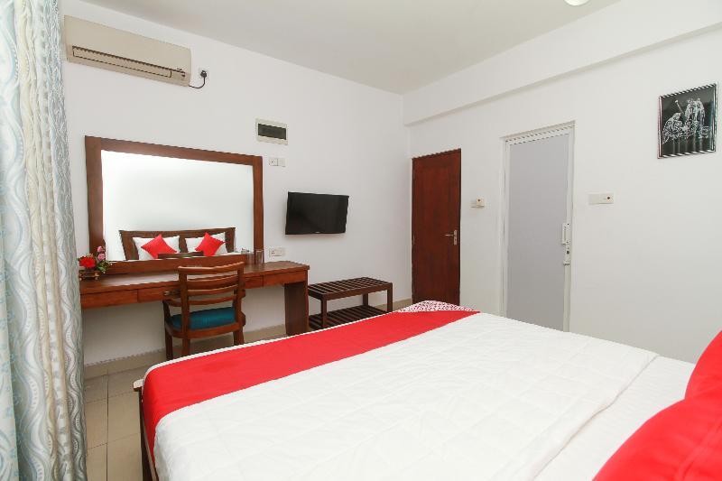 Oyo 126 Reliance Hotel Kolombo Bagian luar foto